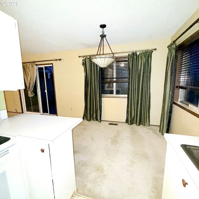 14807 NE Siskiyou Ct, Portland, OR 97230 - unfurnished dining area featuring light carpet