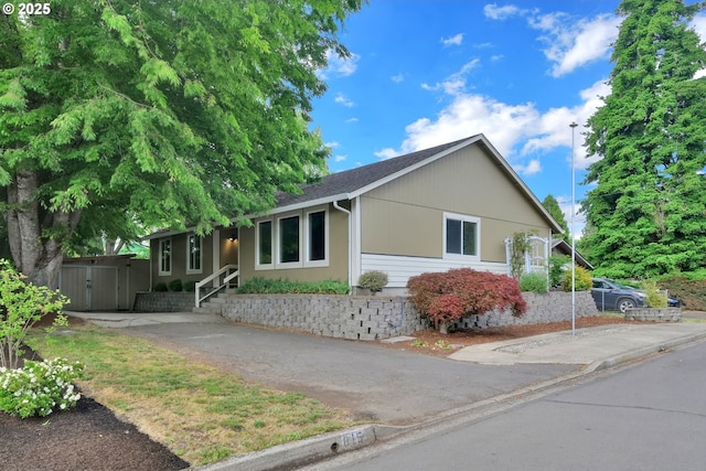 815 Bobolink Ave, Eugene, OR 97404 - view of single story home