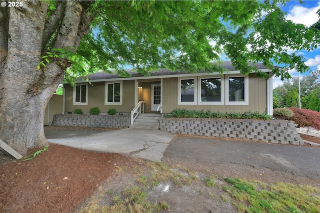 815 Bobolink Ave, Eugene, OR 97404 - ranch-style house with roof with shingles