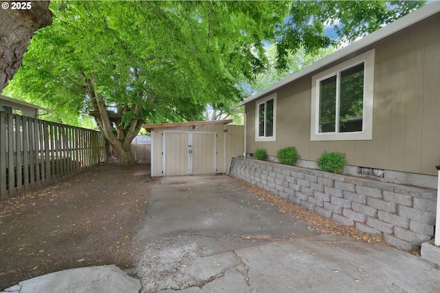 815 Bobolink Ave, Eugene, OR 97404 - fenced backyard with a patio