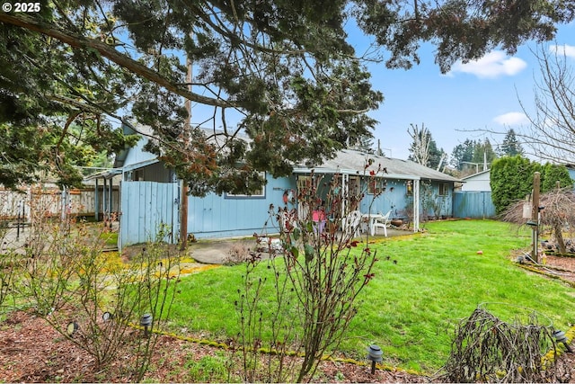 view of yard featuring fence