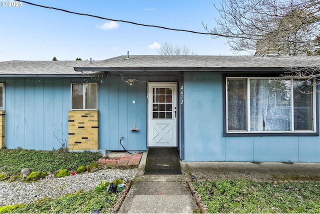 property entrance with roof with shingles