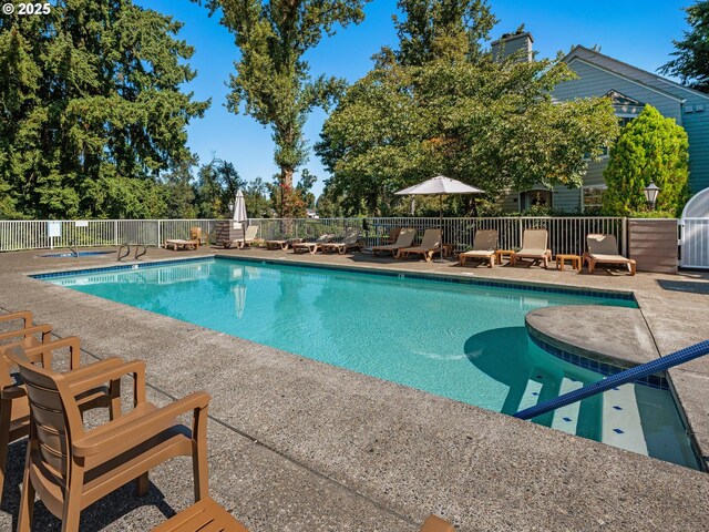 8540 SW Curry Dr Unit D, Wilsonville, OR 97070 - pool with fence and a patio