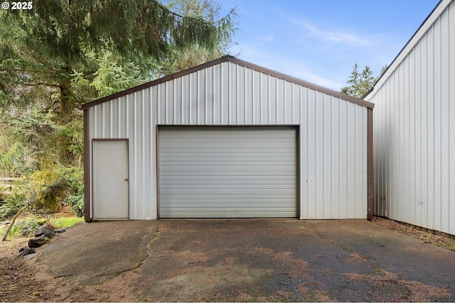 detached garage with driveway