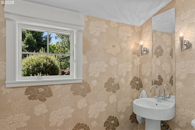 1524 Sherman Ave, Hood River, OR 97031 - bathroom with wallpapered walls