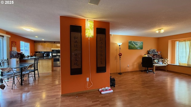 2113 SE 181st Ave, Vancouver, WA 98683 - living area featuring a textured ceiling, wood finished floors, baseboards, and an office area