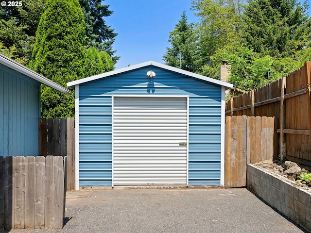 8275 SW Chestnut St, Portland, OR 97223 - view of garage