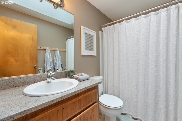 full bath with vanity, a shower with curtain, and toilet