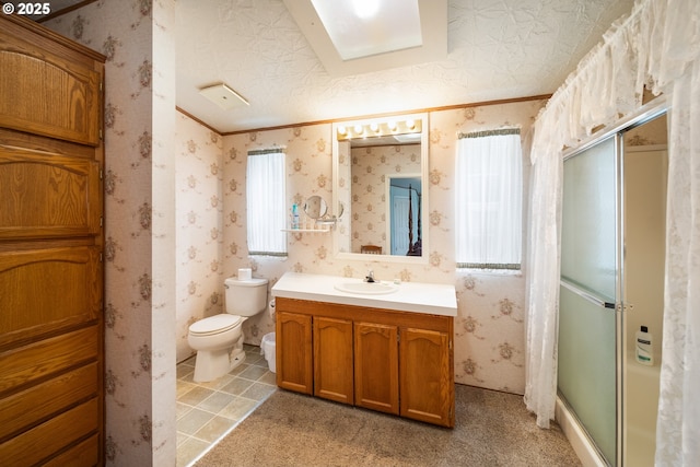 full bathroom with crown molding, a shower with shower door, vanity, toilet, and wallpapered walls