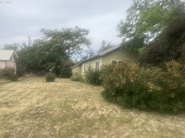 103 NW 10th Ave, Milton-Freewater, OR 97862 - view of grassy yard