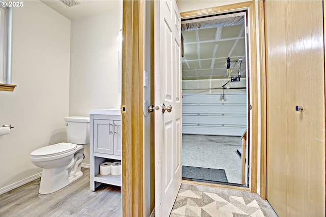 425 Warner St, Oregon City, OR 97045 - bathroom with baseboards, toilet, wood finished floors, and vanity