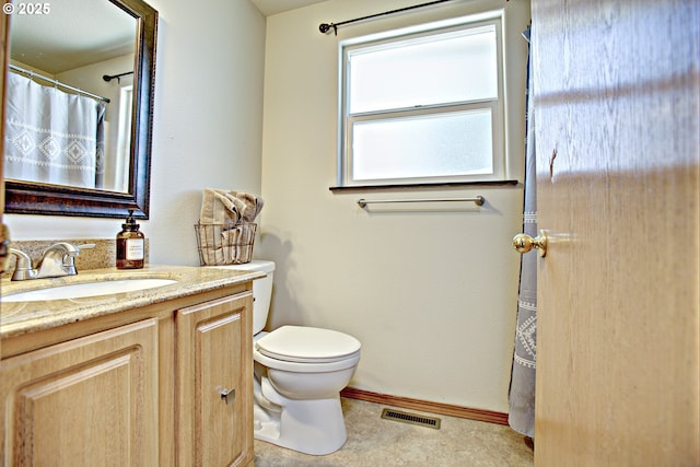 425 Warner St, Oregon City, OR 97045 - full bath featuring vanity, toilet, and baseboards