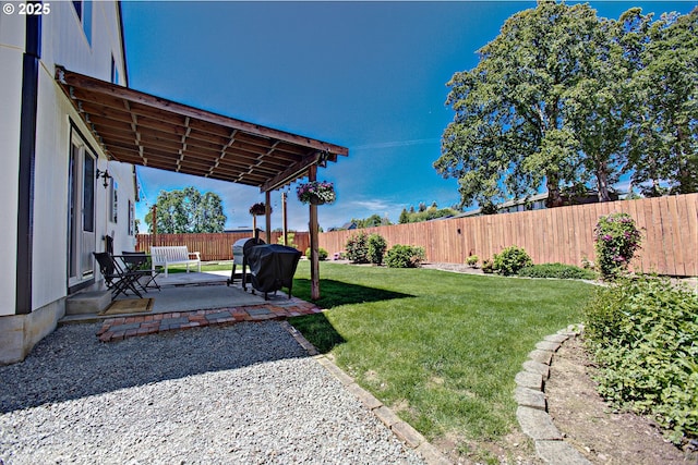 425 Warner St, Oregon City, OR 97045 - view of yard featuring a patio area