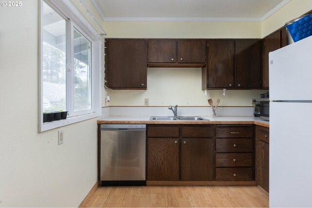 2950 SW Beach Ave, Lincoln City, OR 97367 - kitchen featuring a sink, light countertops, freestanding refrigerator, light wood-style floors, and stainless steel dishwasher