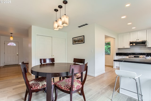 2900 NW 111th Ct, Portland, OR 97229 - dining room featuring visible vents, recessed lighting, baseboards, and light wood-type flooring