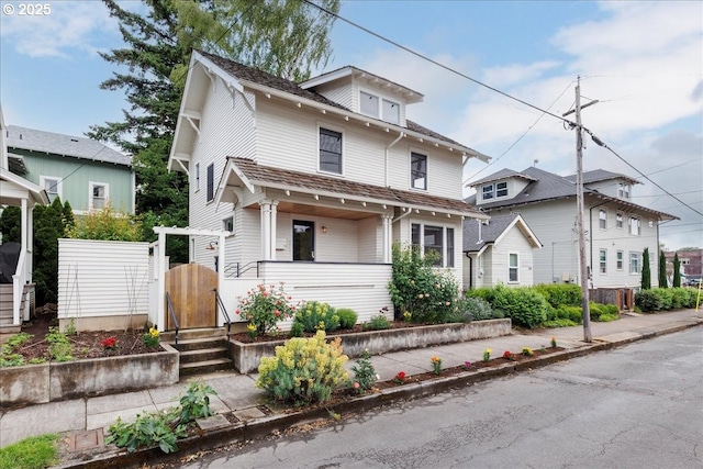 714 SE 35th Ave, Portland, OR 97214 - traditional style home with a porch
