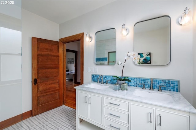 714 SE 35th Ave, Portland, OR 97214 - full bath with double vanity and tasteful backsplash