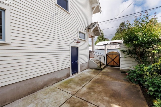 714 SE 35th Ave, Portland, OR 97214 - view of patio / terrace with a gate
