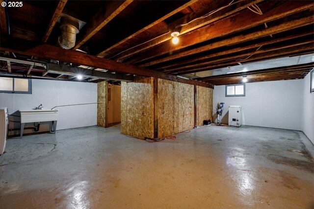 714 SE 35th Ave, Portland, OR 97214 - below grade area featuring a sink