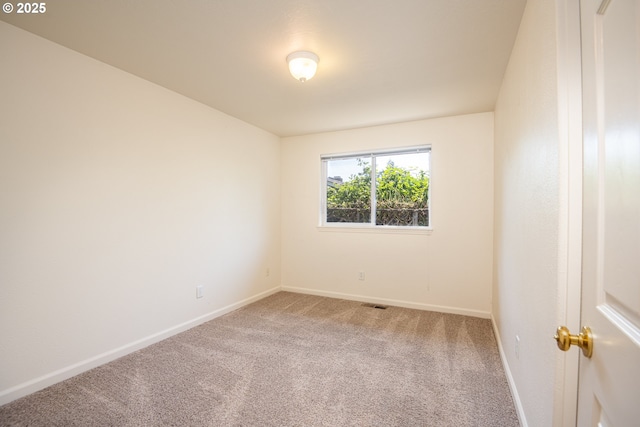 576 S 35th St, Springfield, OR 97478 - carpeted empty room with baseboards