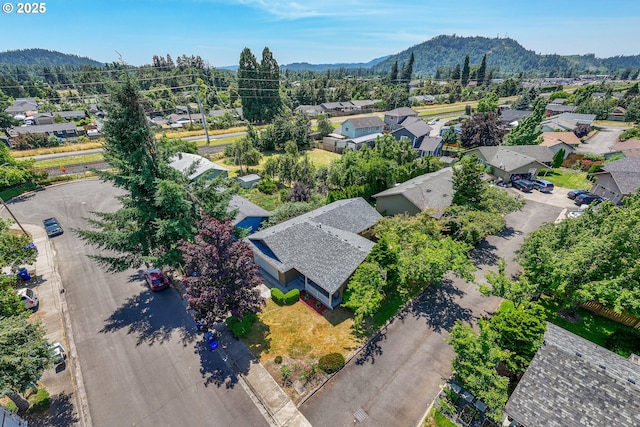 576 S 35th St, Springfield, OR 97478 - aerial view of residential area featuring a mountain backdrop