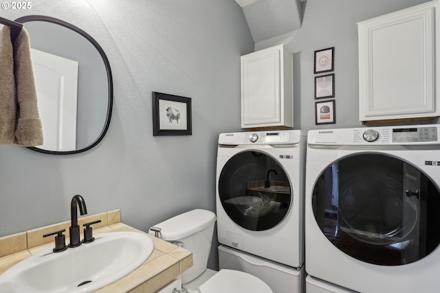 laundry area featuring a sink, laundry area, and washing machine and clothes dryer