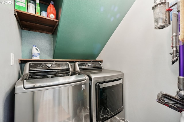 2149 SE Williams Dr, Gresham, OR 97080 - laundry room featuring washer and dryer