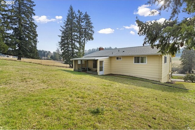 view of yard featuring a storage shed