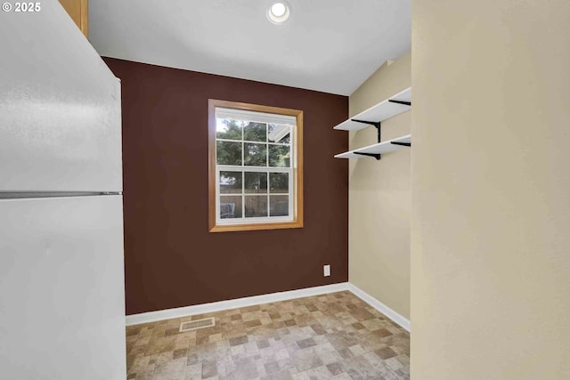 668 River Rd, Eugene, OR 97404 - view of spacious closet