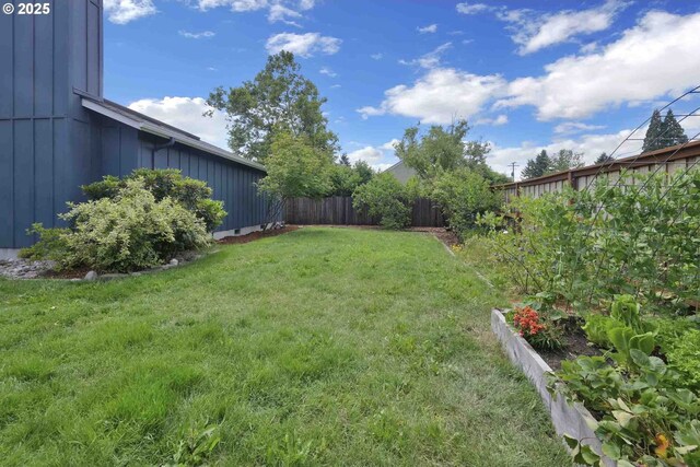 668 River Rd, Eugene, OR 97404 - view of fenced backyard