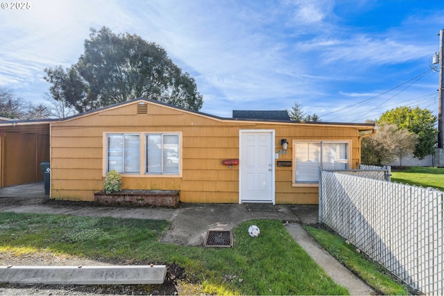 view of front of house featuring a carport