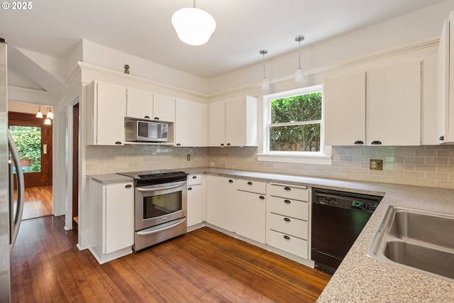 kitchen with decorative light fixtures, tasteful backsplash, dark wood-style floors, and appliances with stainless steel finishes