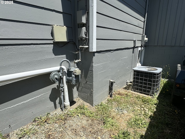 611 Fairchild St, Canyonville, OR 97417 - exterior view of central AC unit and gas meter