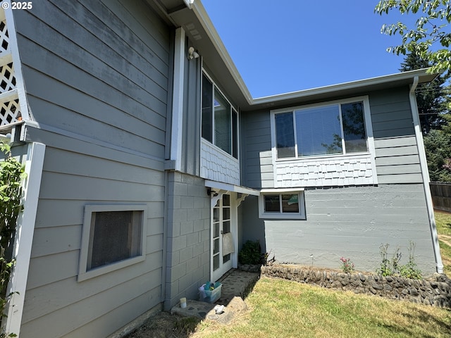 611 Fairchild St, Canyonville, OR 97417 - view of side of home