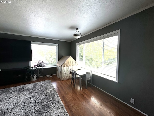 611 Fairchild St, Canyonville, OR 97417 - office space featuring crown molding, a textured ceiling, baseboards, and wood finished floors