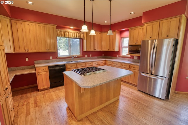 1317 Riggleman Ln, White Salmon, WA 98672 - kitchen featuring appliances with stainless steel finishes, a sink, healthy amount of natural light, a kitchen island, and recessed lighting