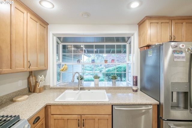3727 NW Arrowood Cir, Corvallis, OR 97330 - kitchen featuring stainless steel appliances, a sink, light brown cabinets, and recessed lighting