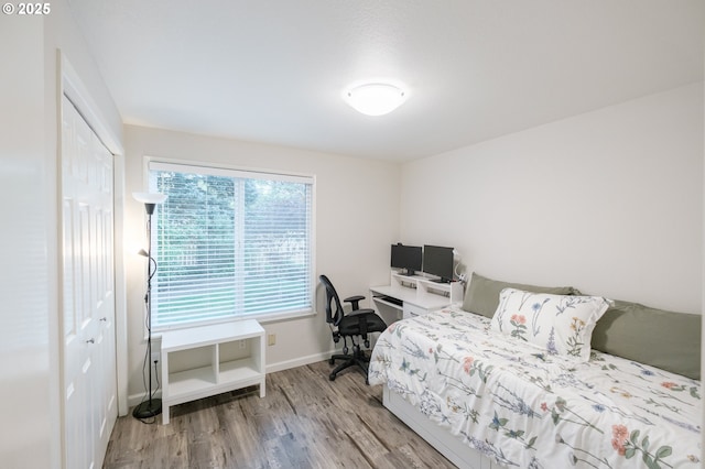3727 NW Arrowood Cir, Corvallis, OR 97330 - bedroom with wood finished floors, a desk, baseboards, and a closet