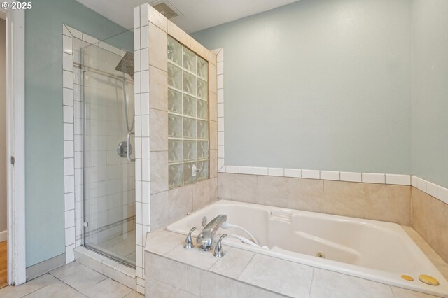 6536 SE Flavel St, Portland, OR 97206 - empty room featuring plenty of natural light, light wood finished floors, ceiling fan, and baseboards