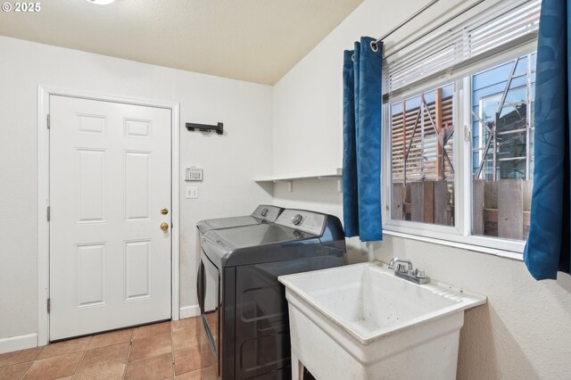 6536 SE Flavel St, Portland, OR 97206 - bonus room featuring light wood-type flooring, lofted ceiling, and baseboards
