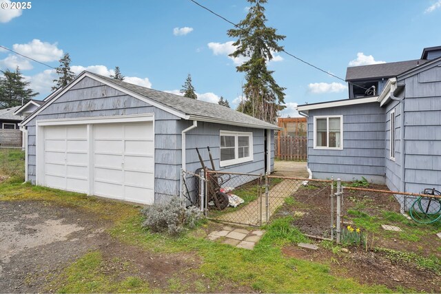 6536 SE Flavel St, Portland, OR 97206 - empty room featuring lofted ceiling, carpet flooring, recessed lighting, and baseboards