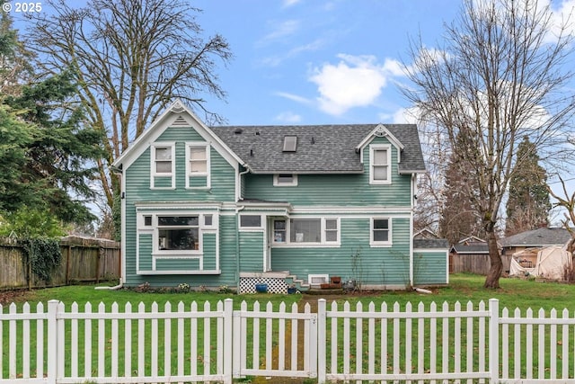 view of front of home featuring a front lawn