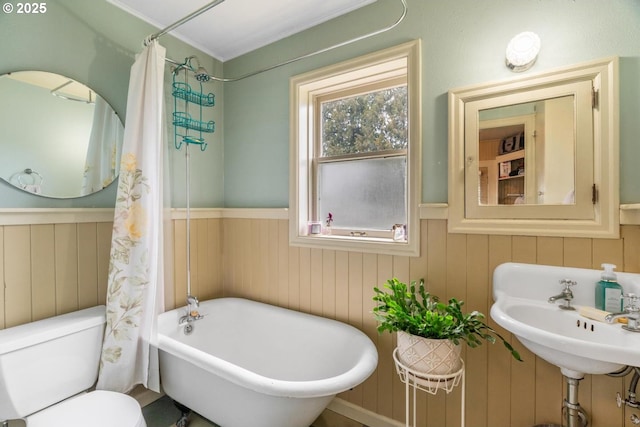 full bathroom featuring sink, toilet, and shower / bath combo with shower curtain