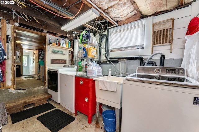 487 Arkansas Ave, Vernonia, OR 97064 - laundry room featuring laundry area and washing machine and clothes dryer