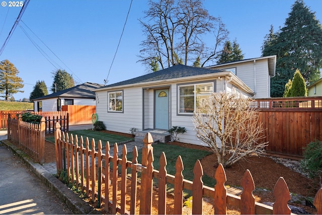 bungalow featuring a front lawn