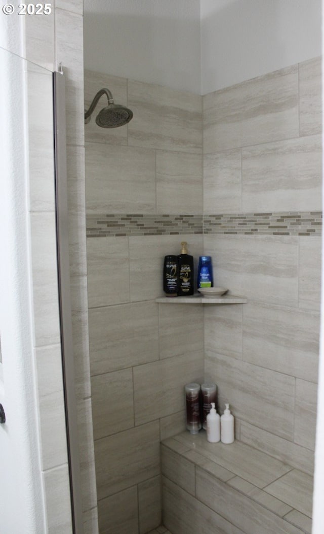 526 SE 15th St, Pendleton, OR 97801 - full bathroom featuring a tile shower