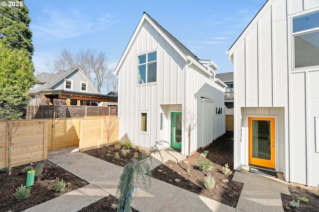 2291 N Humboldt St, Portland, OR 97217 - view of front of house featuring board and batten siding
