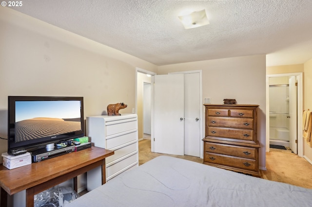 bedroom featuring light carpet, a textured ceiling, and a closet