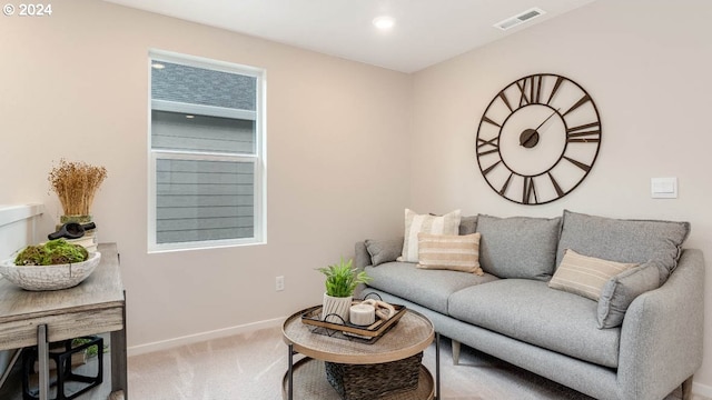 living area with baseboards, visible vents, carpet flooring, and recessed lighting