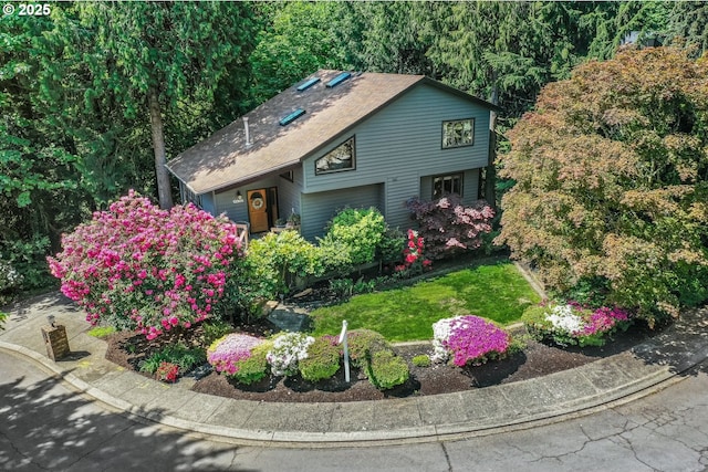 13305 Fox Run, Lake Oswego, OR 97034 - view of front facade featuring a front lawn